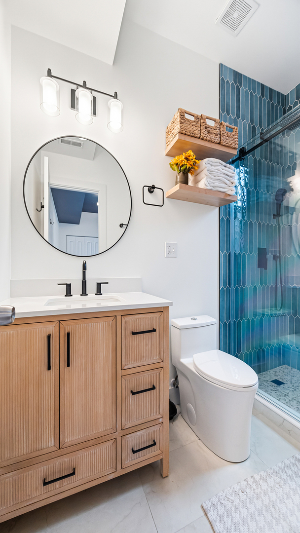 1637 W Granville Avenue Unit: 3