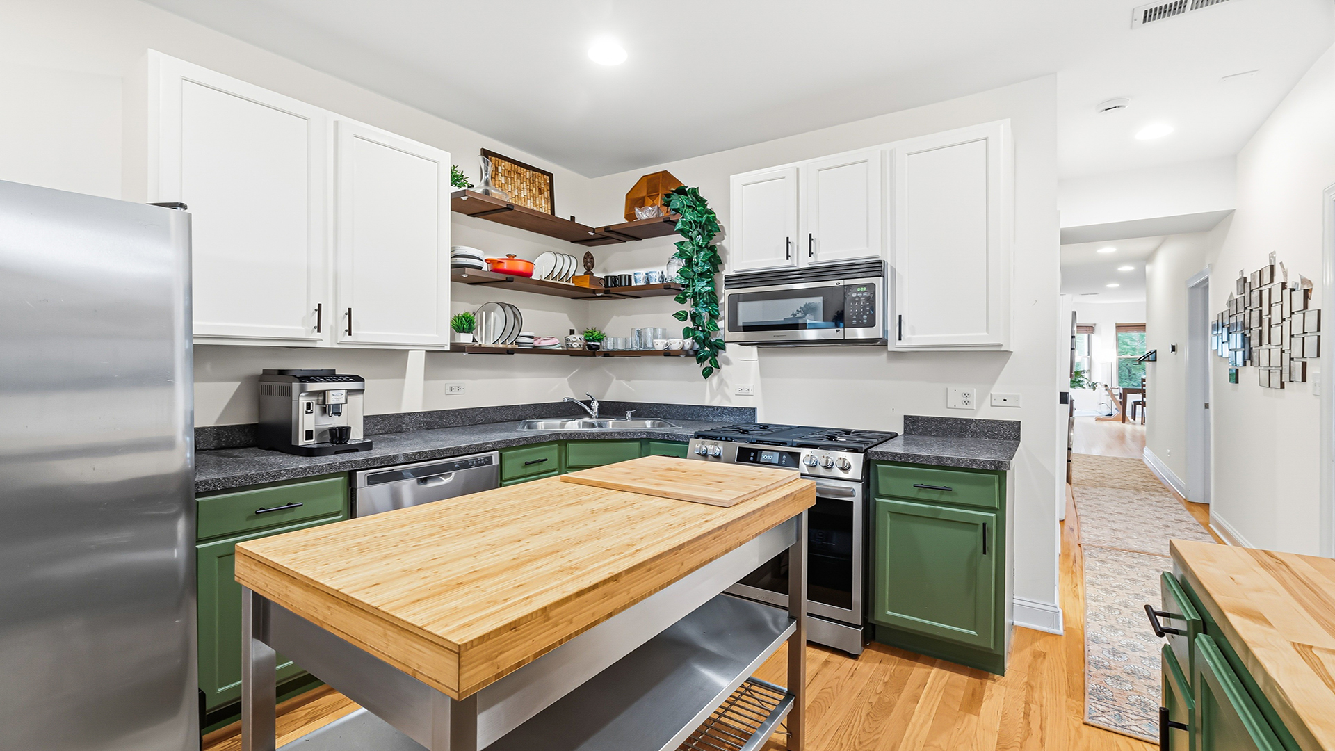 1637 W Granville Avenue Unit: 3