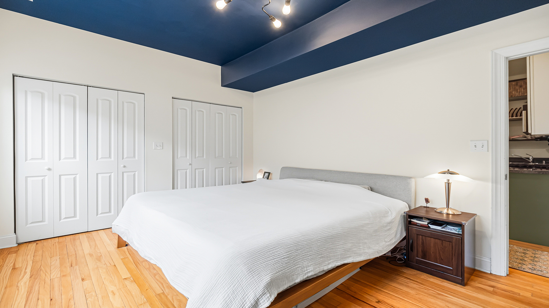1637 W Granville Avenue Unit: 3
