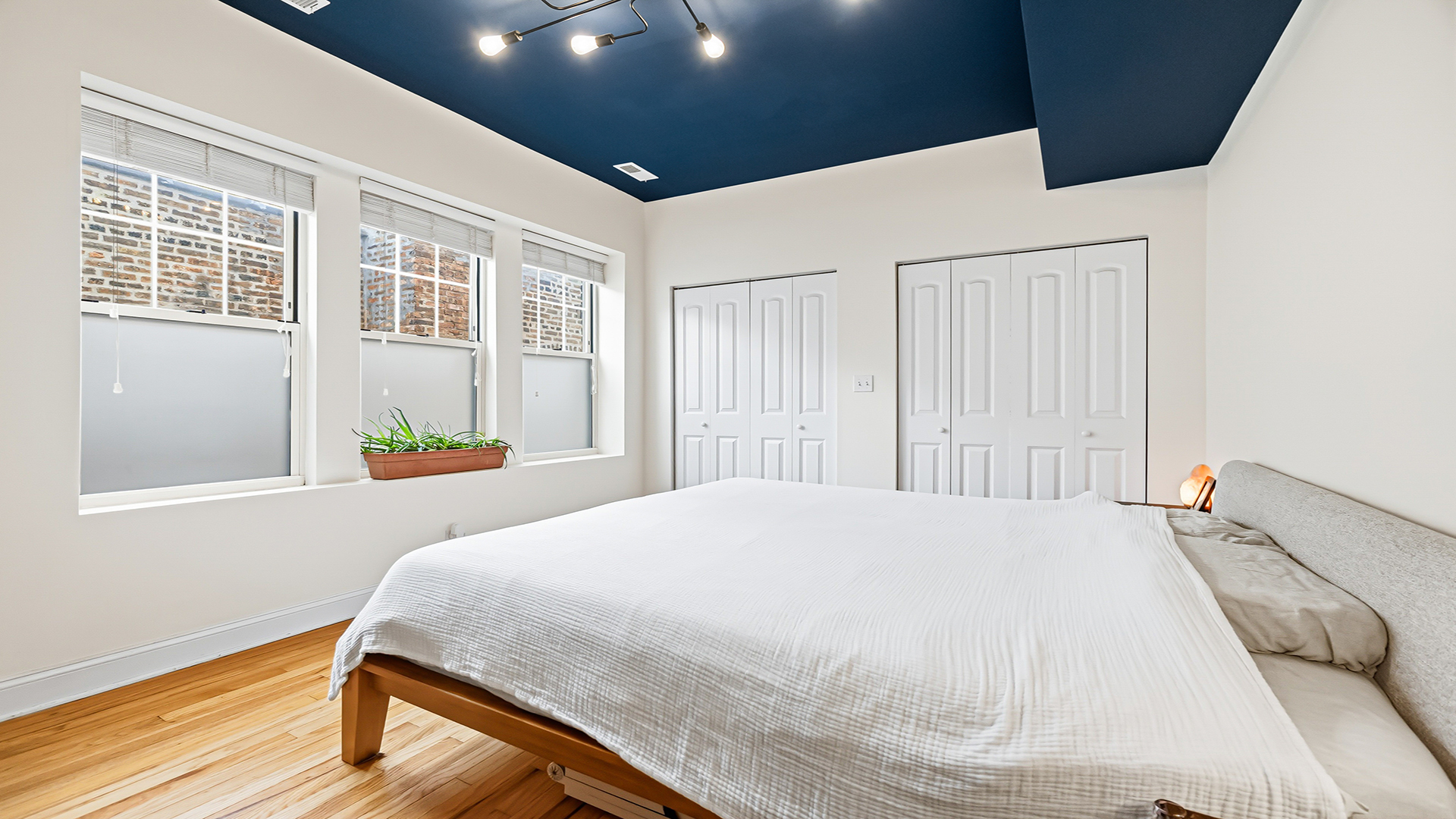 1637 W Granville Avenue Unit: 3