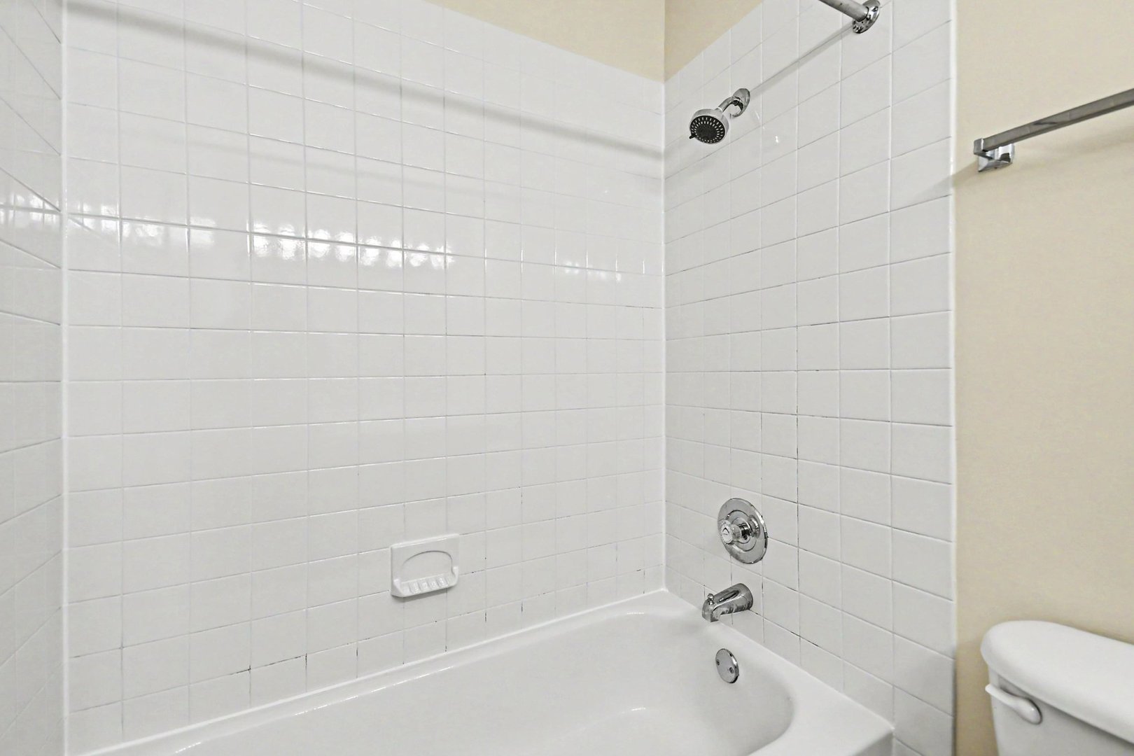1833 FOUR LAKES Avenue Unit: 2D