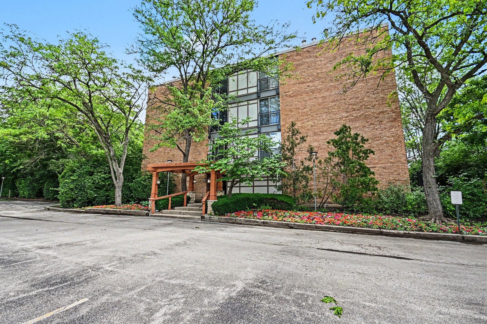 1833 FOUR LAKES Avenue Unit: 2D