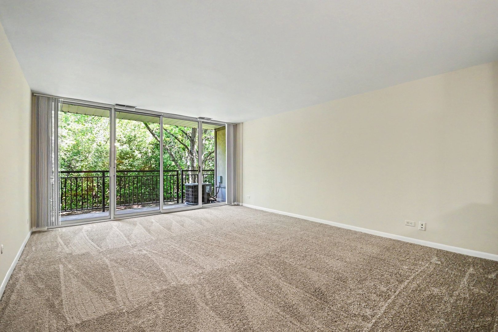 1833 FOUR LAKES Avenue Unit: 2D
