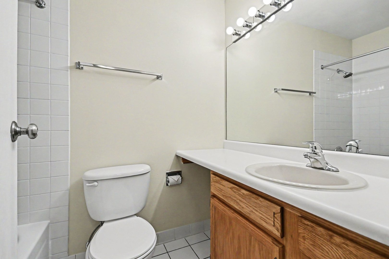 1833 FOUR LAKES Avenue Unit: 2D