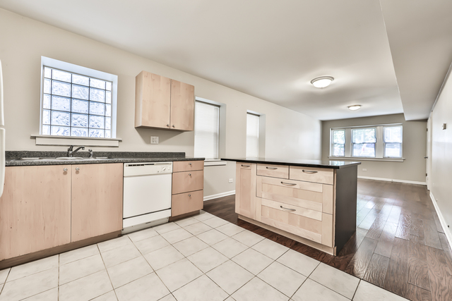 3231 N Ridgeway Avenue Unit: G