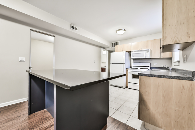 3231 N Ridgeway Avenue Unit: G