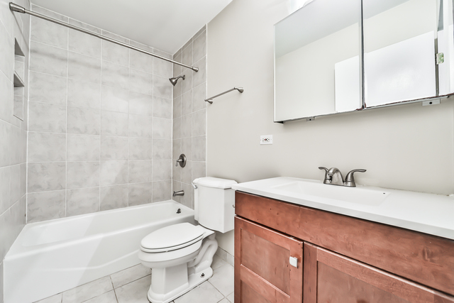 3231 N Ridgeway Avenue Unit: G