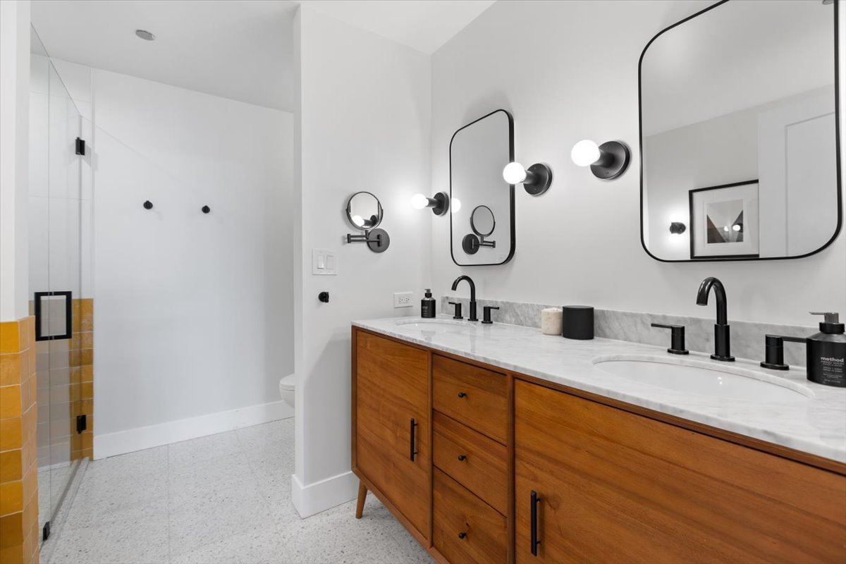 1155 W Armitage Avenue Unit: 301