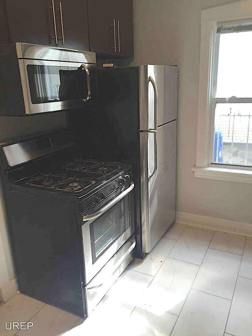 1655 W Irving Park Road Unit: 1R