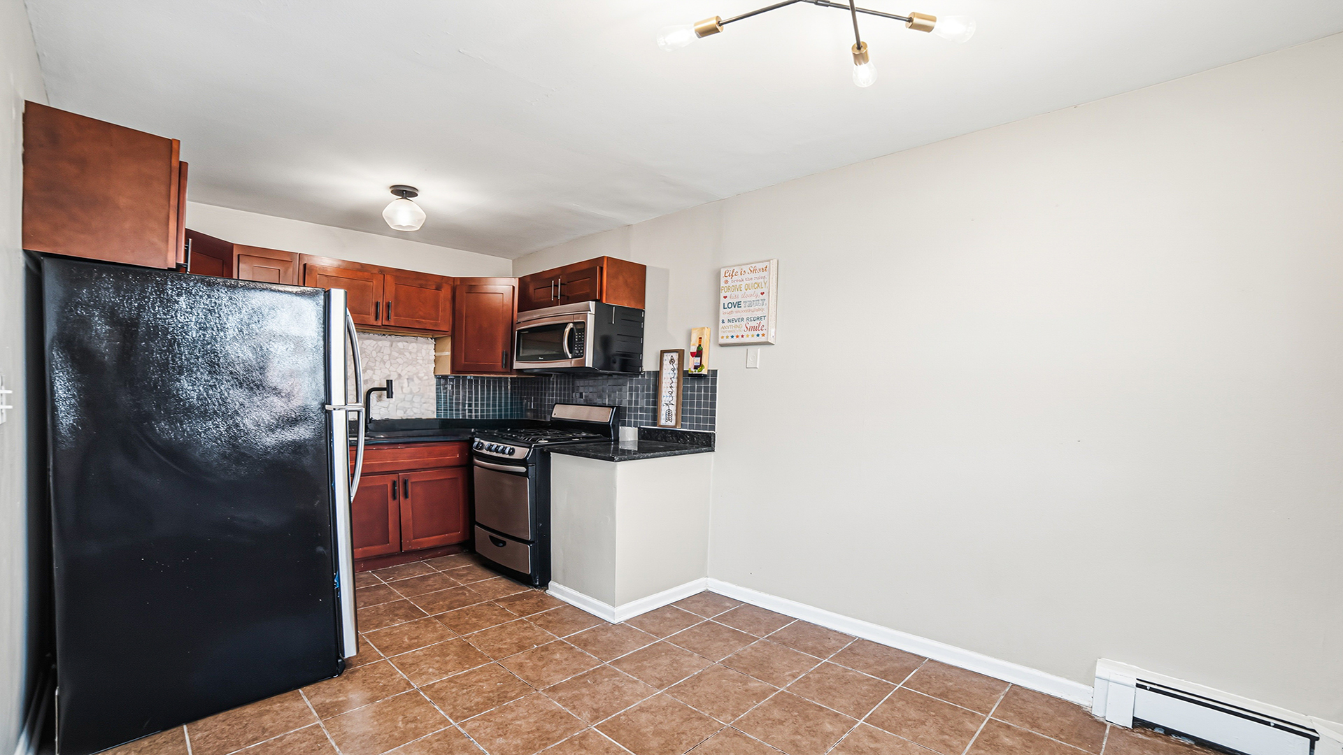 2411 W Balmoral Avenue Unit: 3B