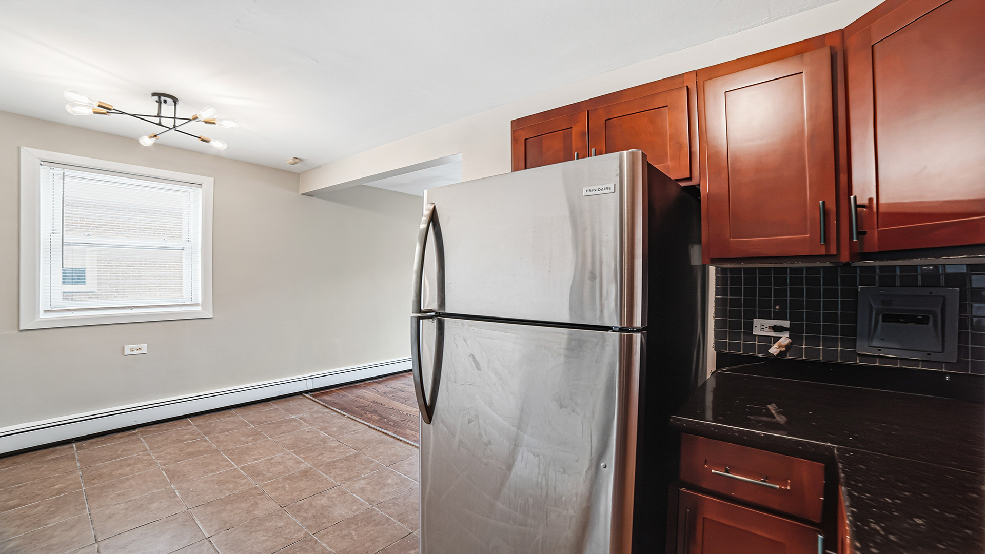 2411 W Balmoral Avenue Unit: 3B