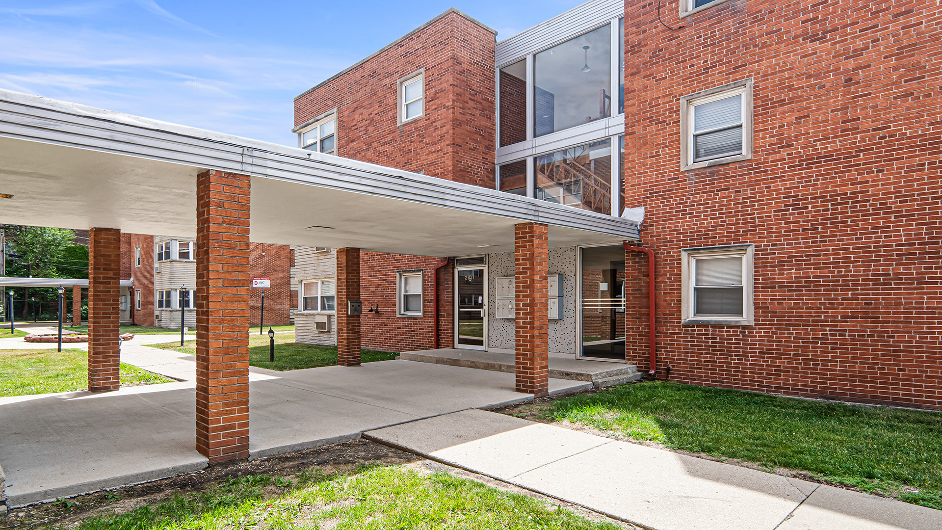 2411 W Balmoral Avenue Unit: 3B