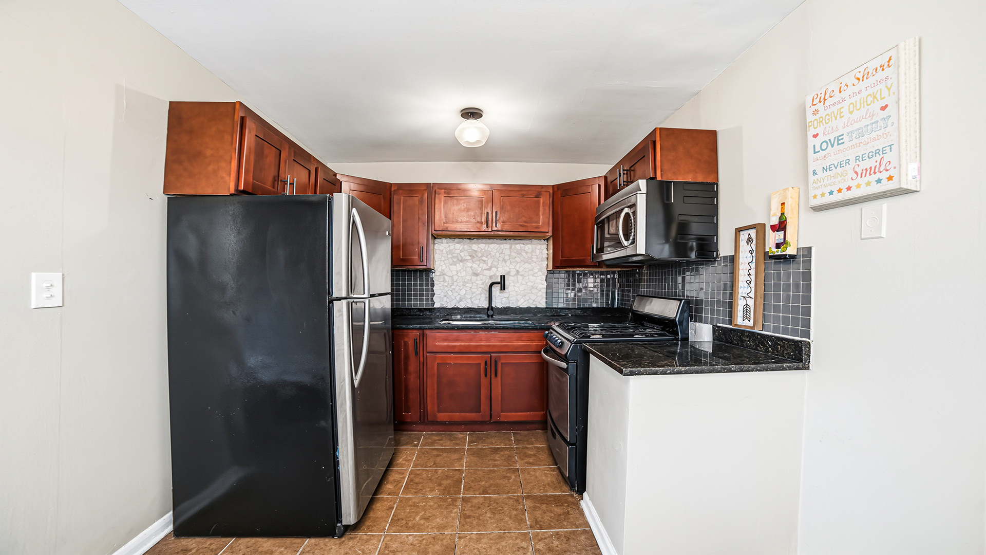 2411 W Balmoral Avenue Unit: 3B