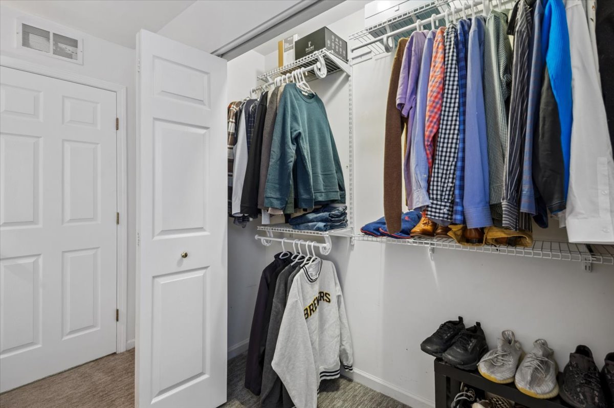 667 W DIVISION Street Unit: 3C