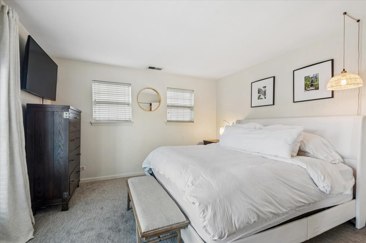 667 W DIVISION Street Unit: 3C