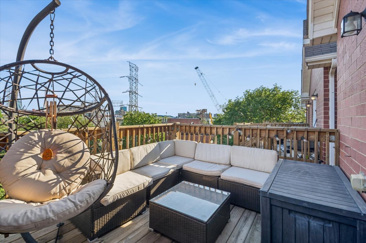 667 W DIVISION Street Unit: 3C