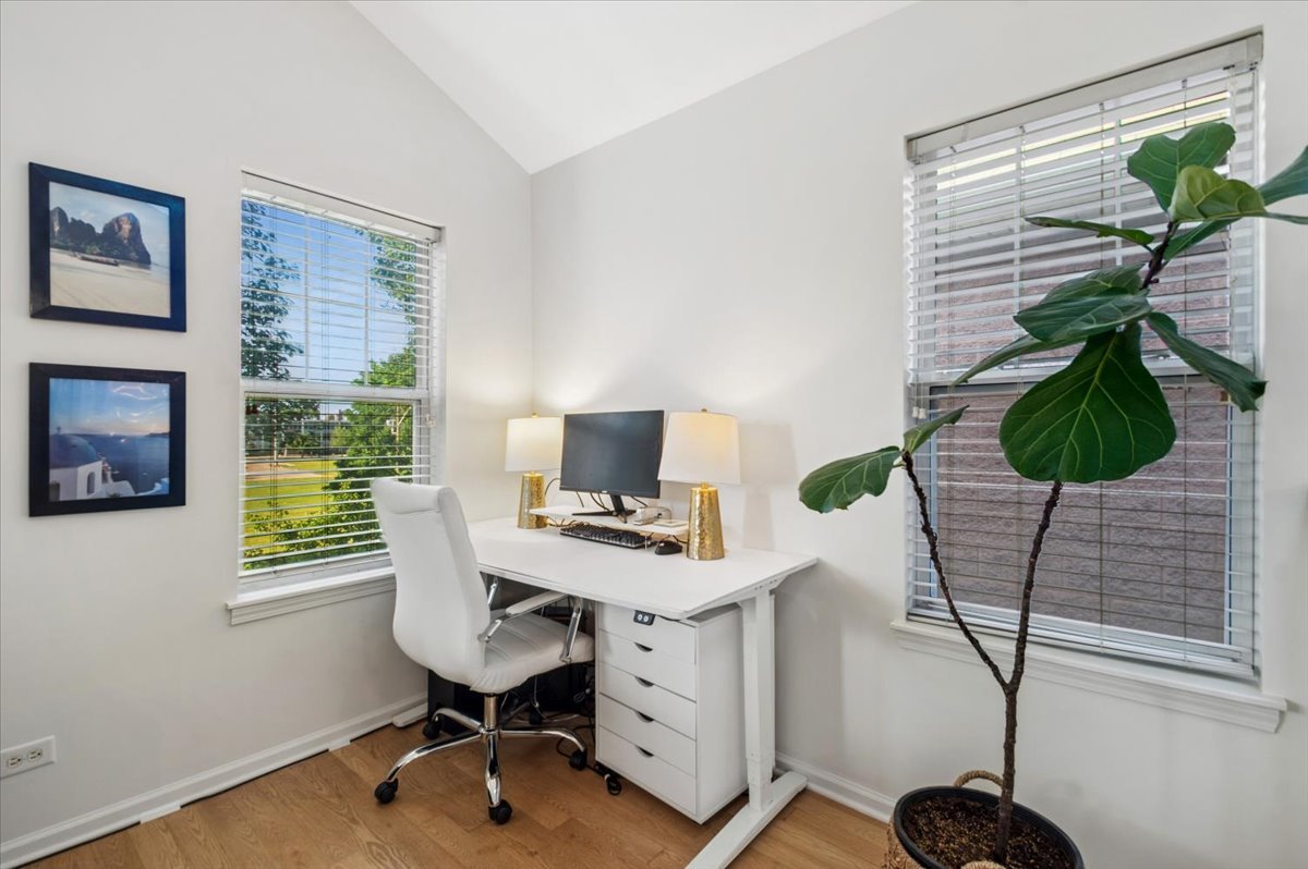 667 W DIVISION Street Unit: 3C