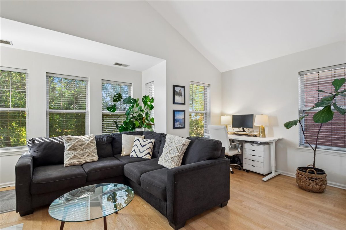 667 W DIVISION Street Unit: 3C