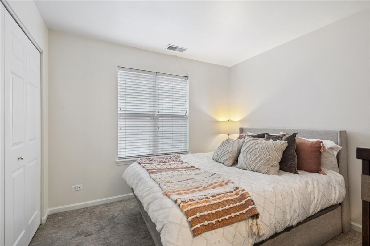 667 W DIVISION Street Unit: 3C