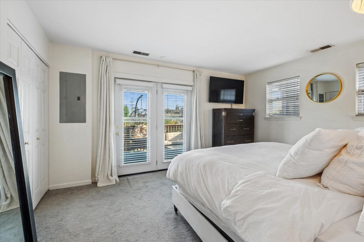 667 W DIVISION Street Unit: 3C