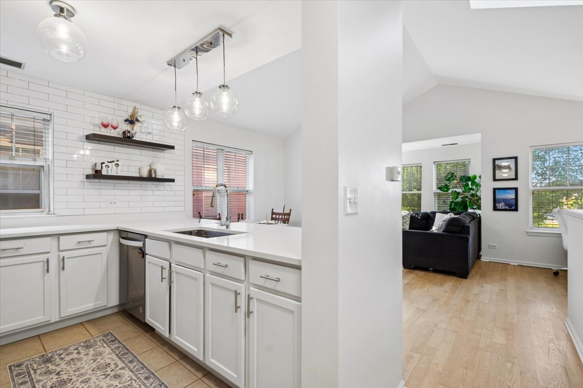 667 W DIVISION Street Unit: 3C