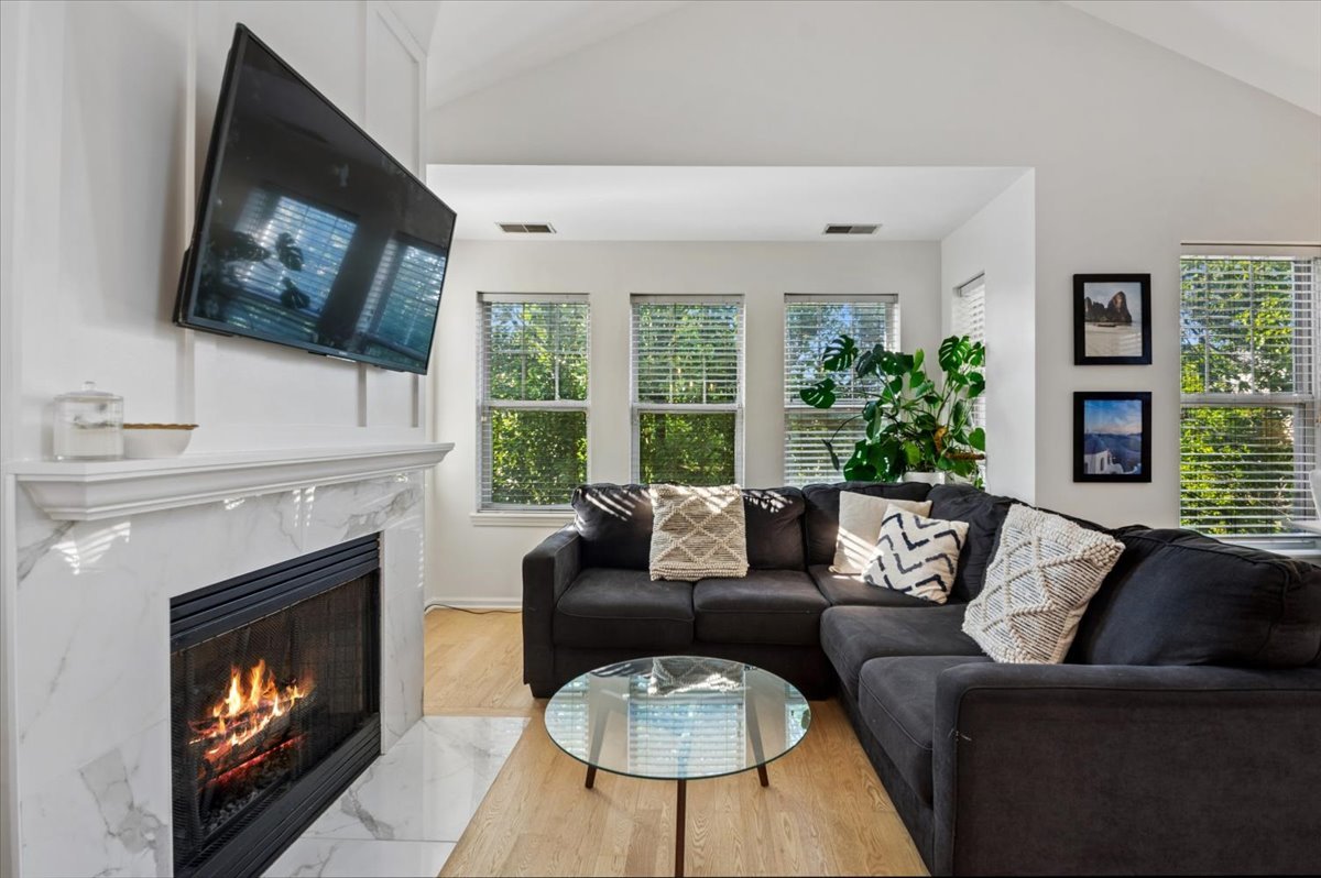 667 W DIVISION Street Unit: 3C