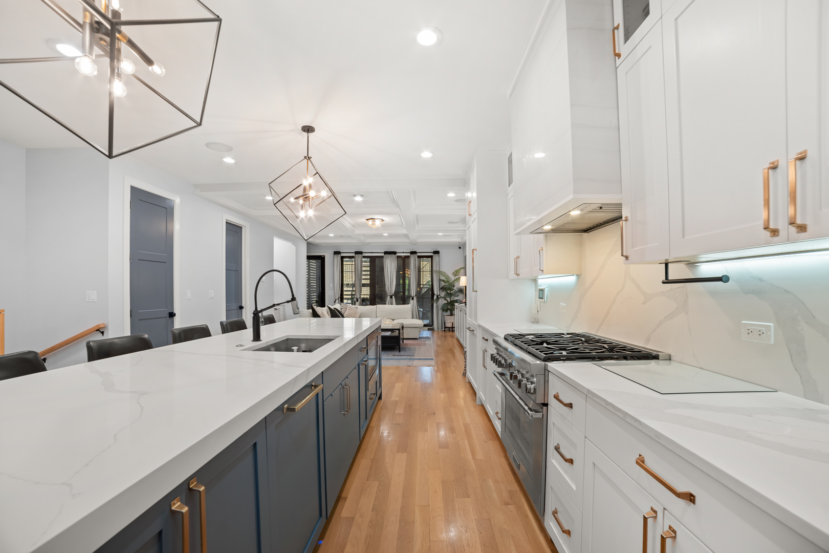 2254 W Roscoe Street Unit: 1