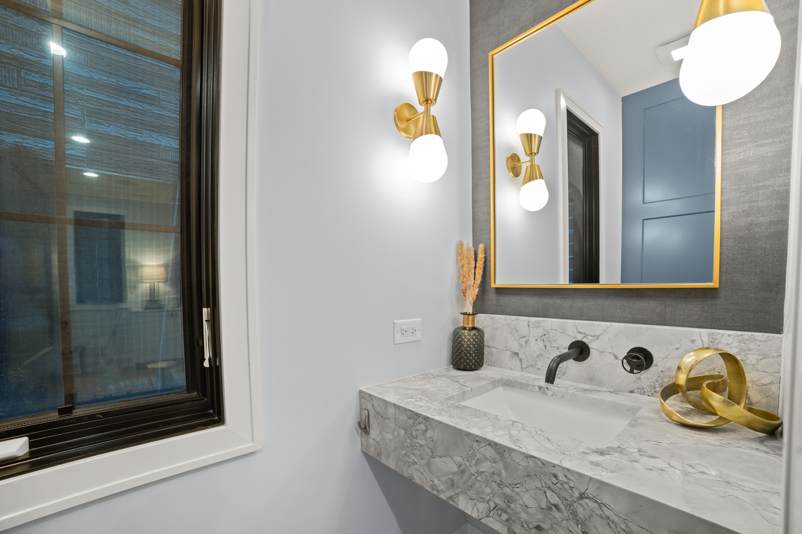 2254 W Roscoe Street Unit: 1