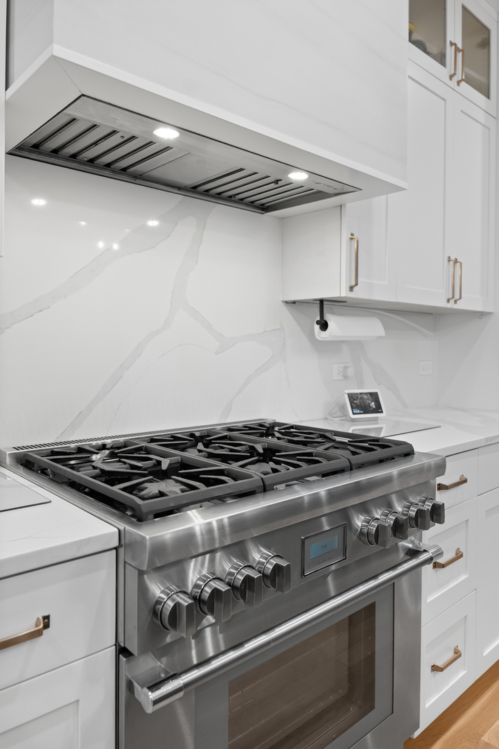 2254 W Roscoe Street Unit: 1