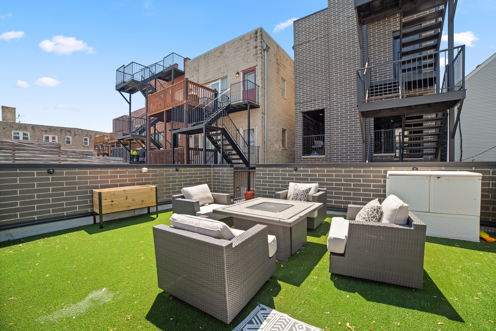 2254 W Roscoe Street Unit: 1