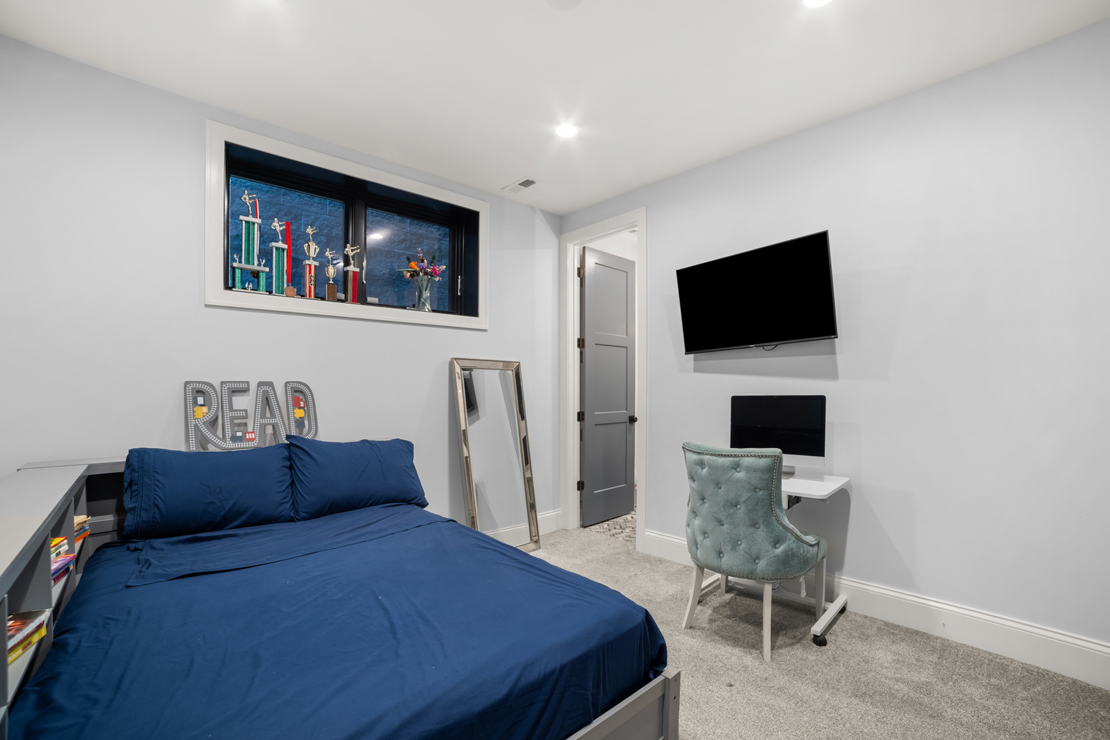 2254 W Roscoe Street Unit: 1