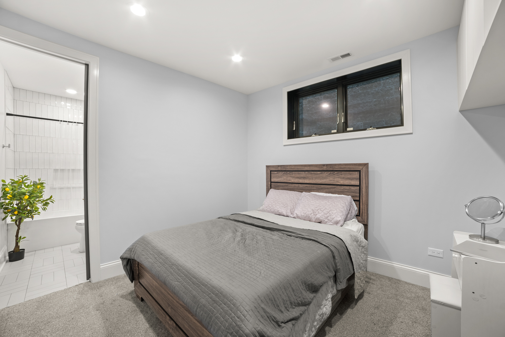 2254 W Roscoe Street Unit: 1