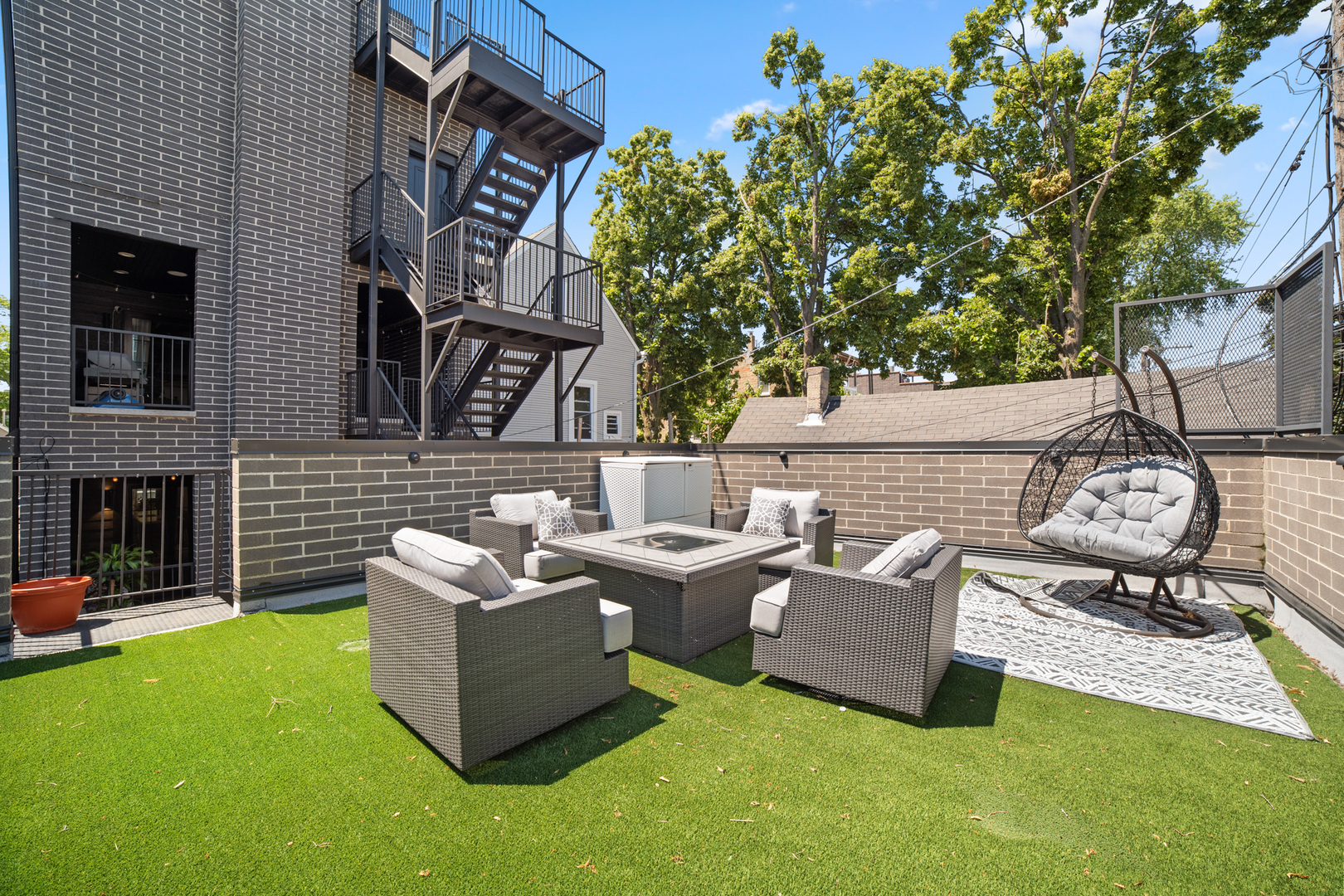 2254 W Roscoe Street Unit: 1