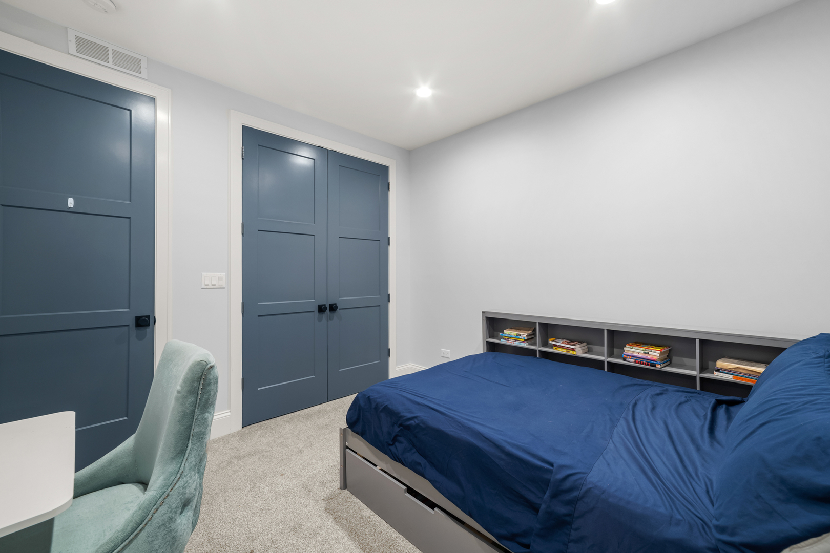 2254 W Roscoe Street Unit: 1