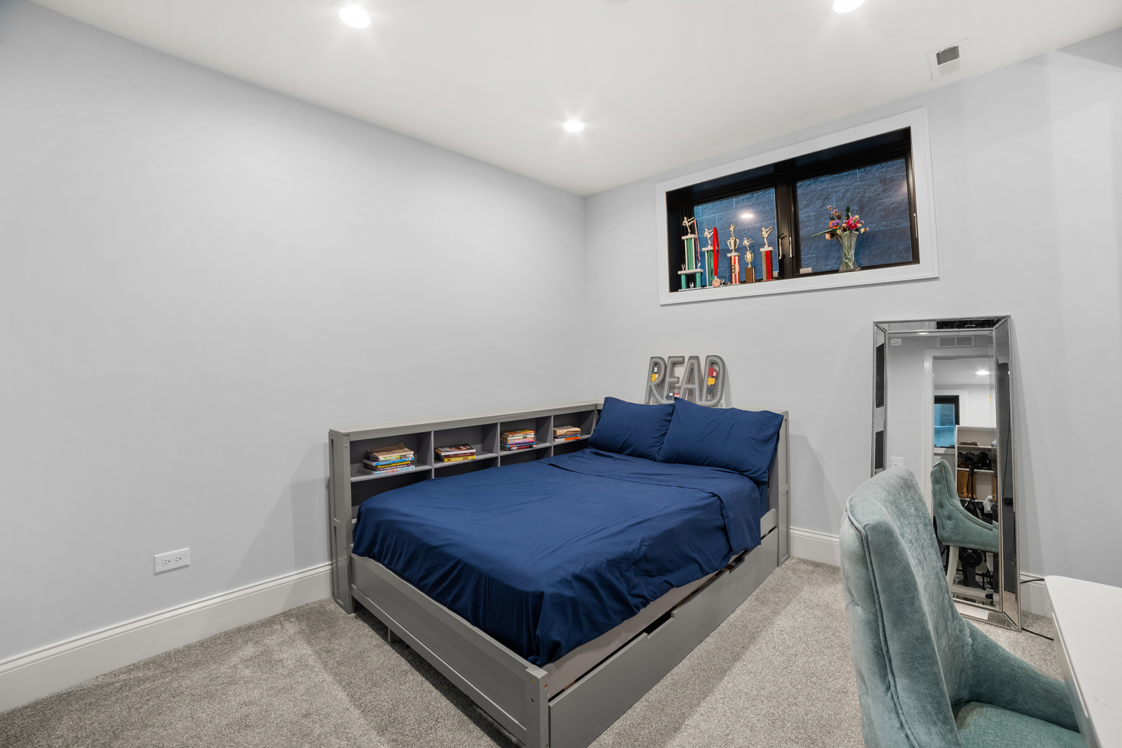 2254 W Roscoe Street Unit: 1