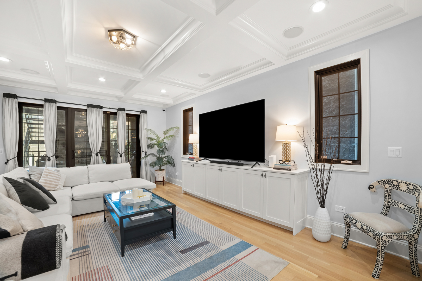 2254 W Roscoe Street Unit: 1