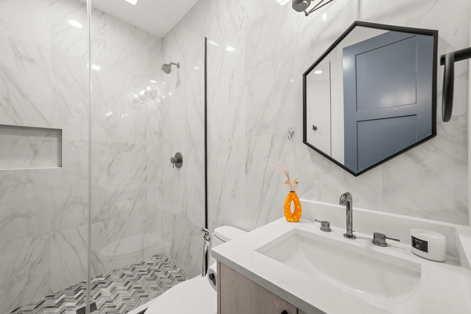 2254 W Roscoe Street Unit: 1
