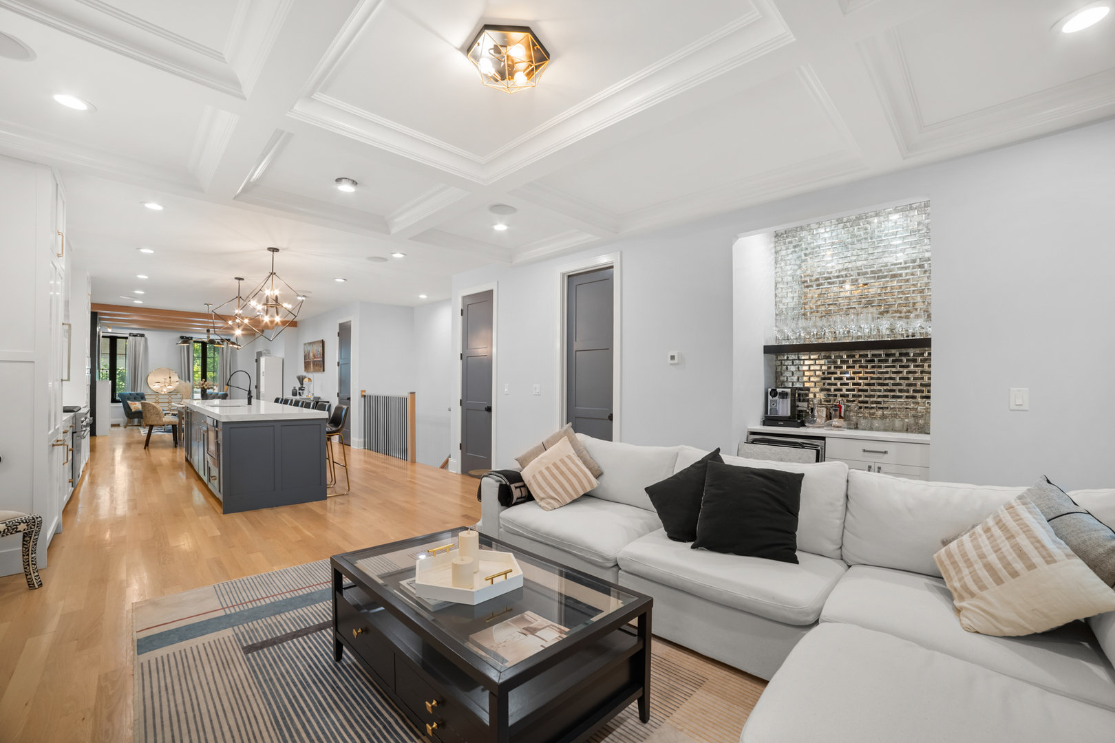 2254 W Roscoe Street Unit: 1