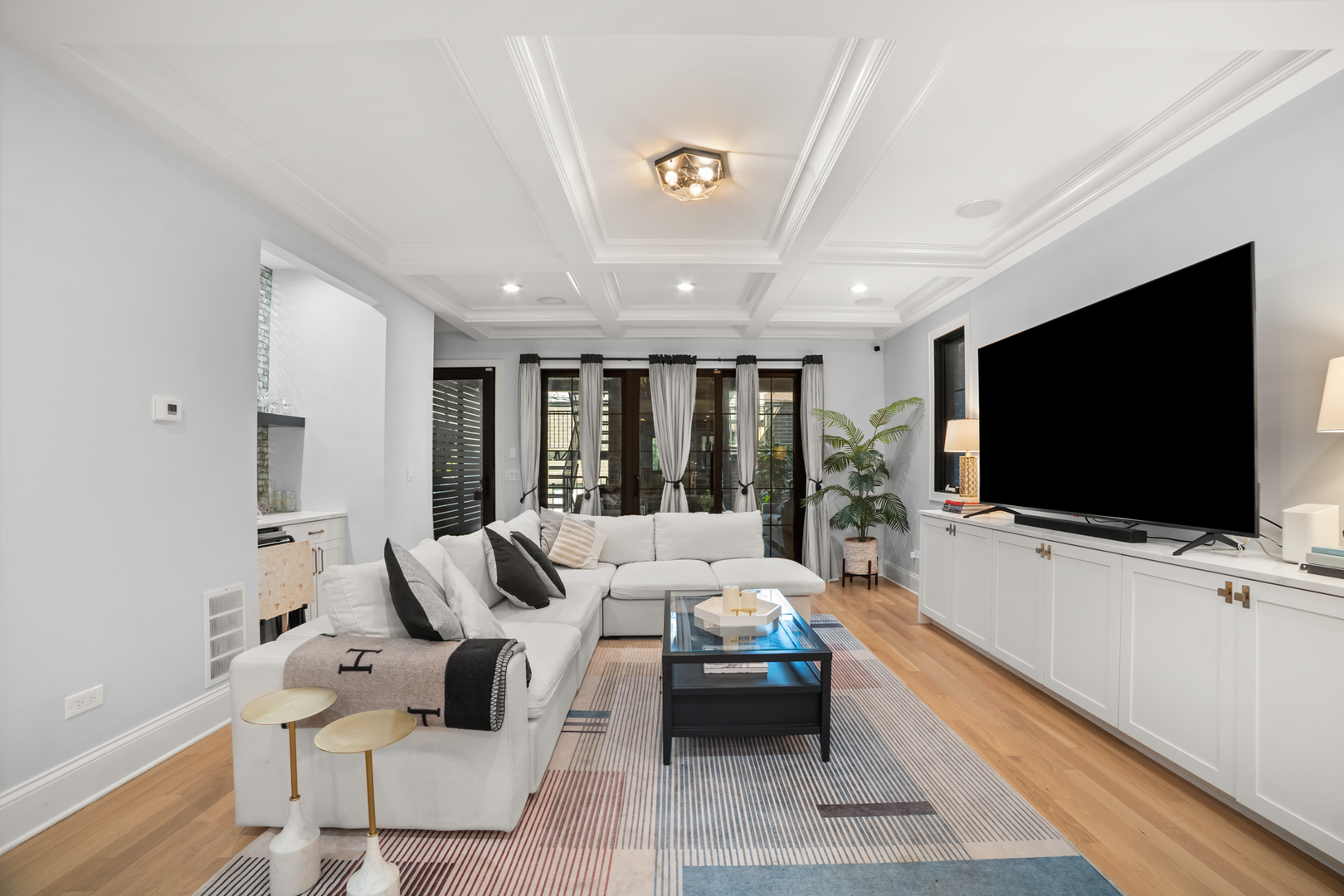 2254 W Roscoe Street Unit: 1