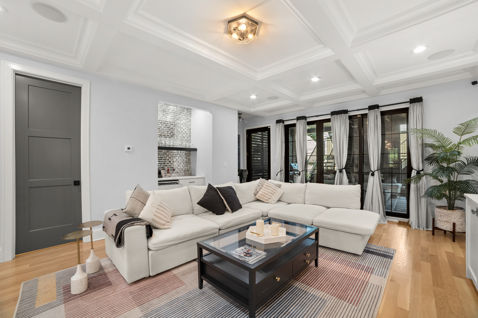 2254 W Roscoe Street Unit: 1