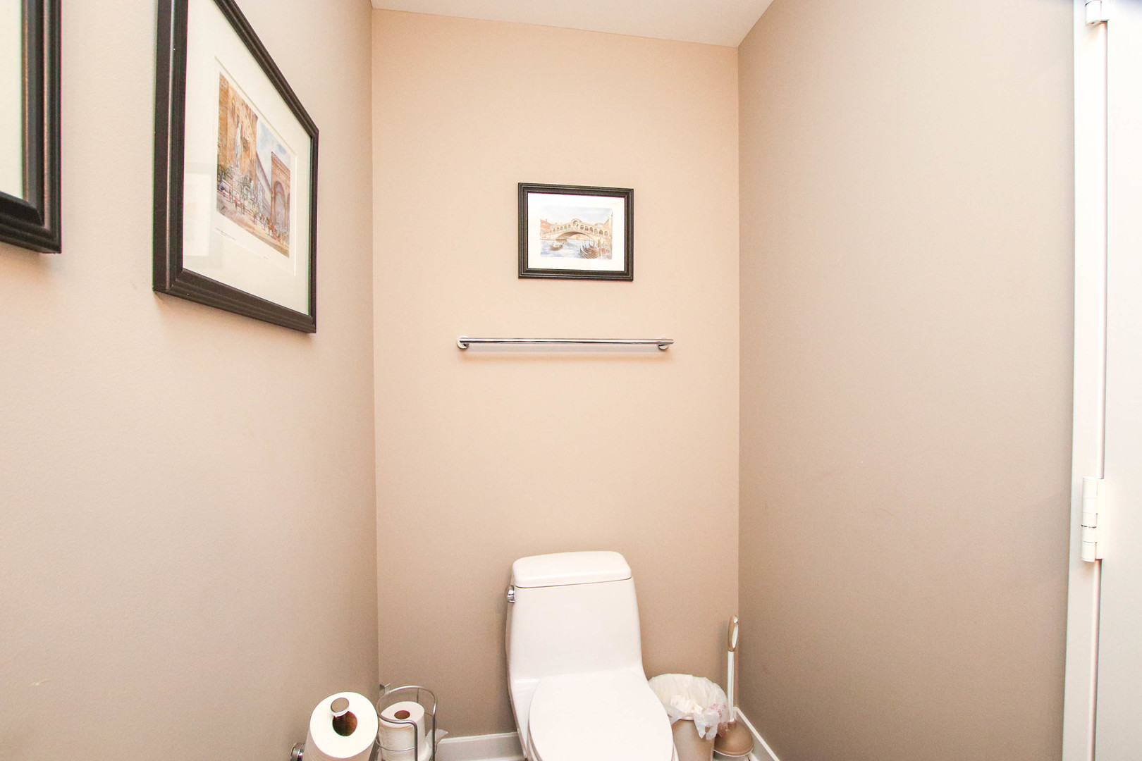653 N Kingsbury Street Unit: 806