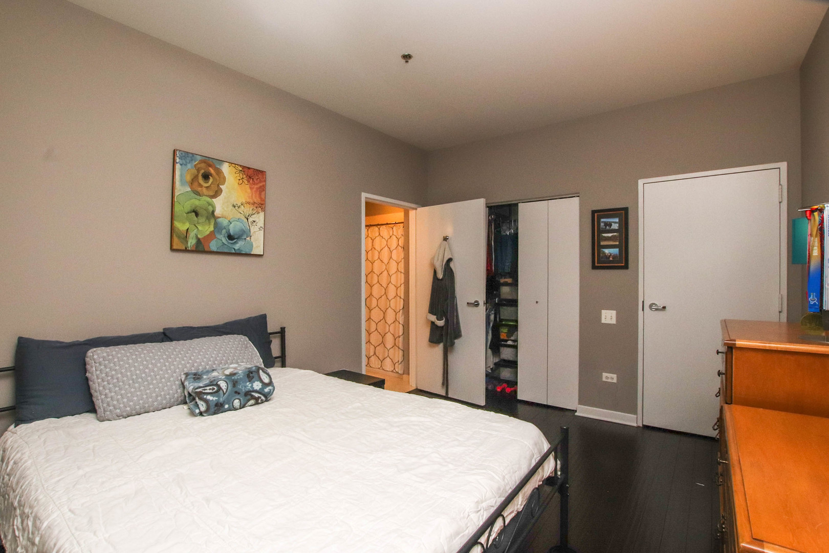653 N Kingsbury Street Unit: 806