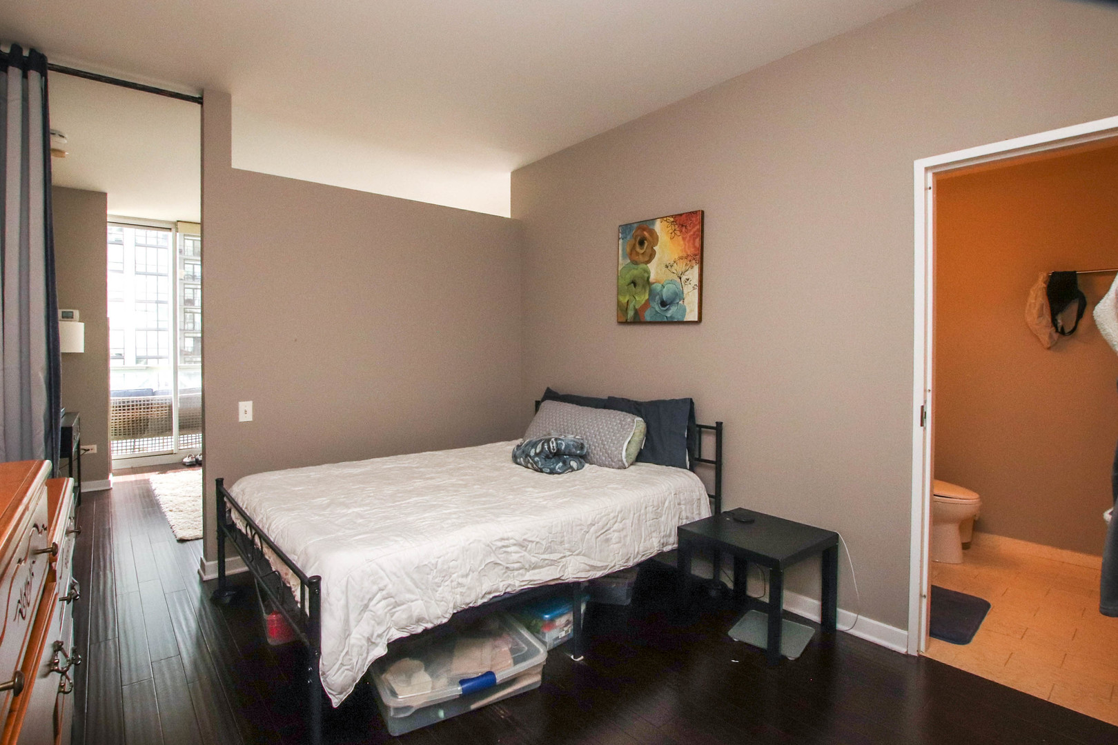 653 N Kingsbury Street Unit: 806