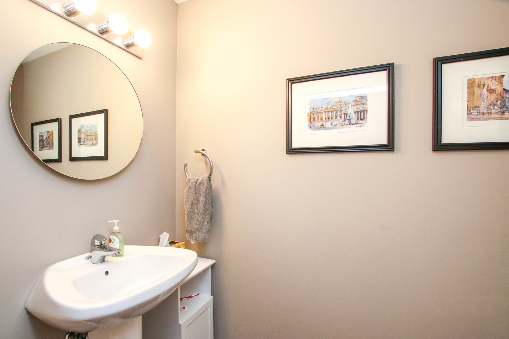 653 N Kingsbury Street Unit: 806