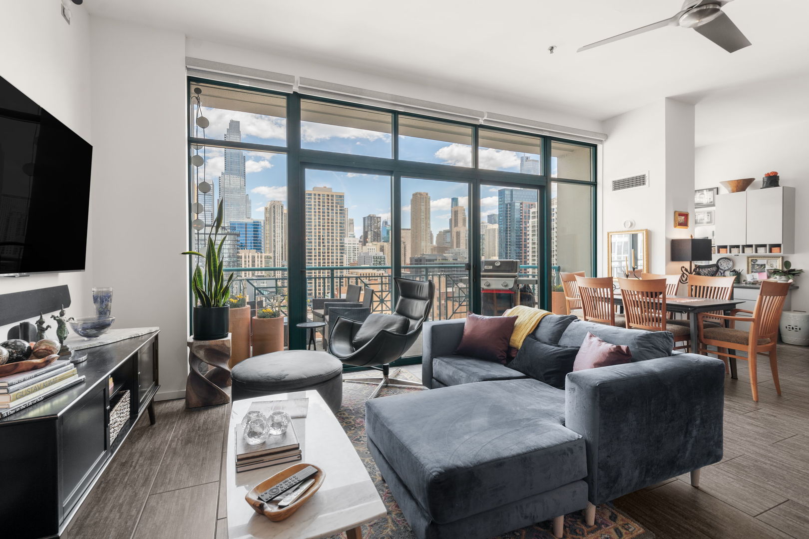 340 W Superior Street Unit: 1603