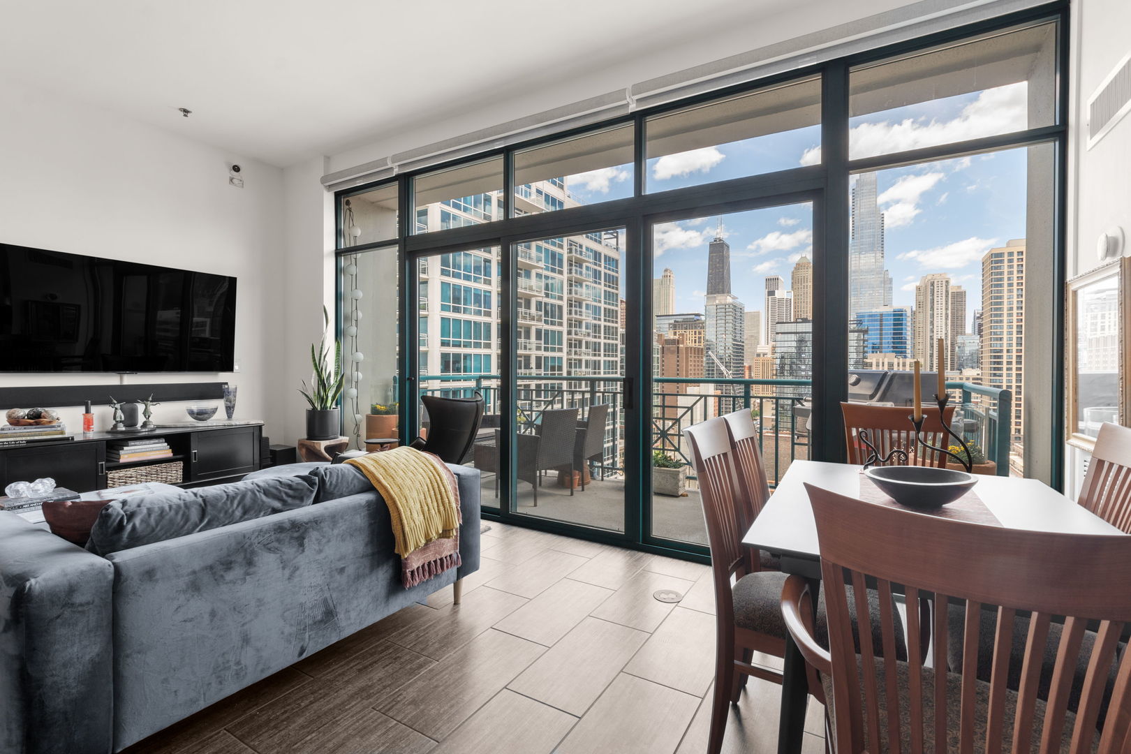340 W Superior Street Unit: 1603