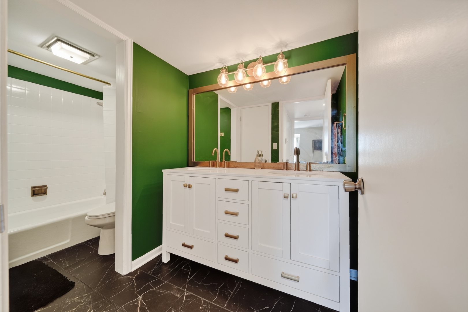 944 N Northwest Highway Unit: 307