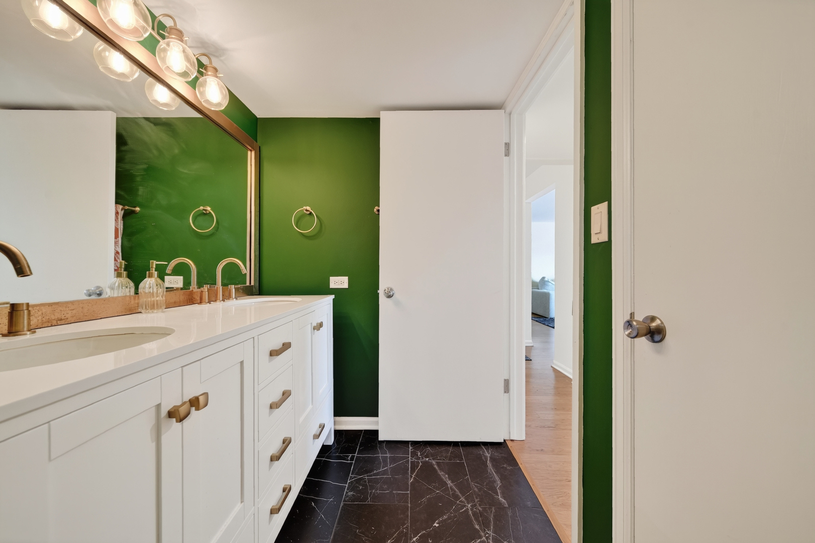 944 N Northwest Highway Unit: 307