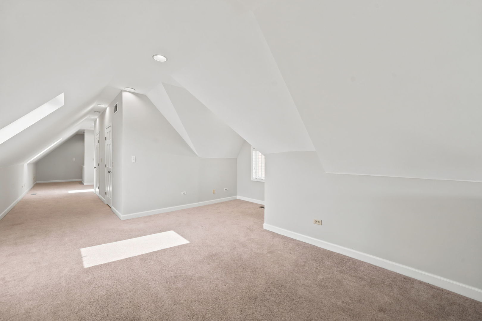 920 W Wolfram Street Unit: 4