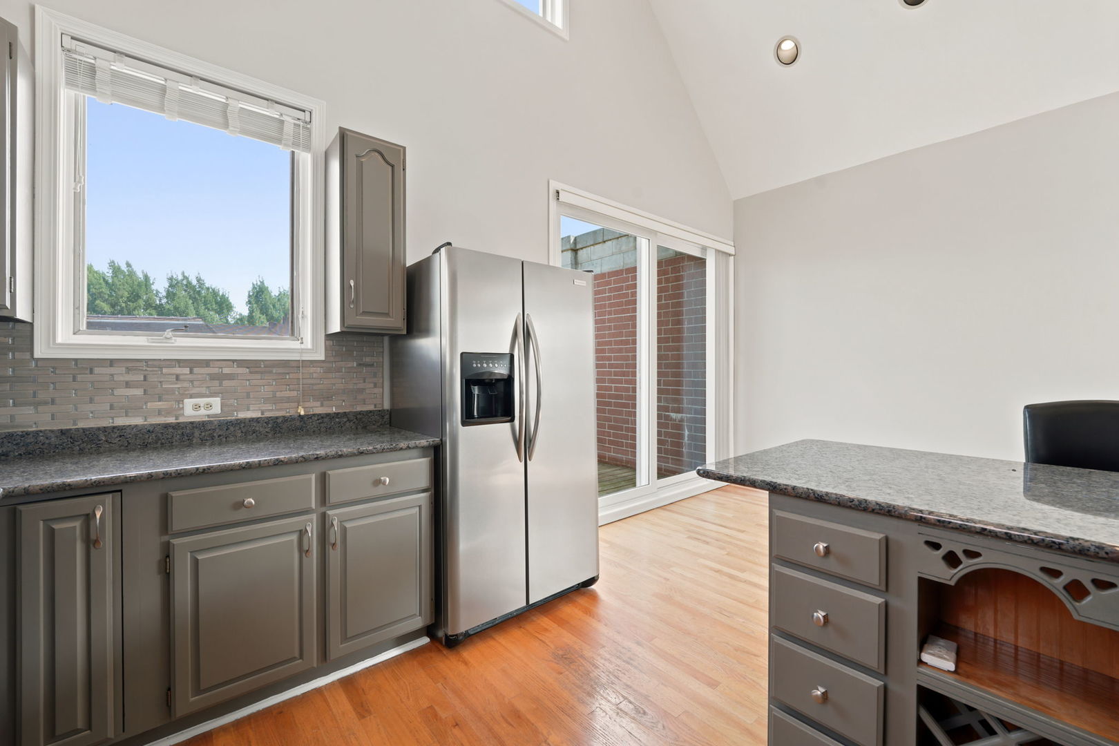 920 W Wolfram Street Unit: 4